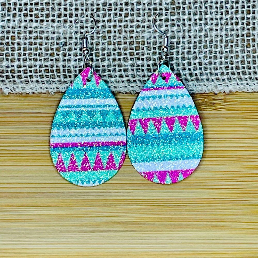 Glittery teardrop earrings with bohemian design